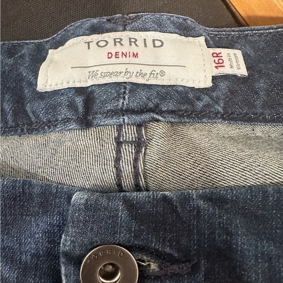 Torrid Women’s Blue Denim Jeans Size 16r - Picture 3 of 3